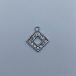 ΜΑΡΤΥΡΙΚΑ ΡΟΜΒΟΣ ΜΕ STRASS ΓΥΡΩ ΓΥΡΩ 2CM ΥΨΟΣ