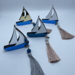 ΔΙΑΚΟΣΜΗΤΙΚΟ ΕΠΙΤΡΑΠΕΖΙΟ ΚΑΡΑΒΙ ΞΥΛΟ & PLEXIGLASS ΜΕ ΦΟΥΝΤΑ 12x1.5x12.5cm