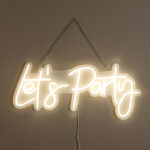 ΔΙΑΚΟΣΜΗΤΙΚΟ ΦΩΤΙΣΤΙΚΟ LED ''Let's Party'' ΚΡΕΜΑΣΤΟ 60x26cm